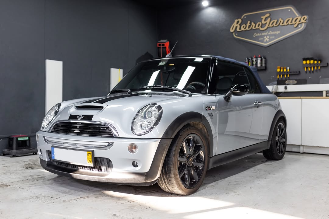 Mini Cooper S após aplicação de vinil na RetroGarage